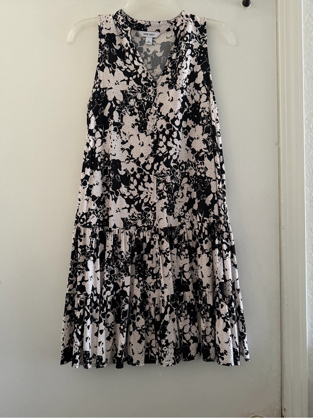 Nine West Black and White Floral Tiered V-Neck Dress